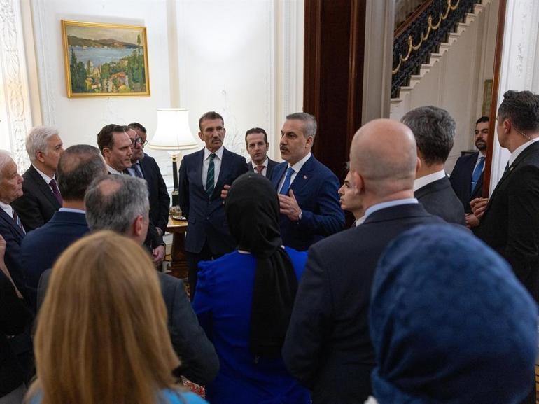 Dışişleri Bakanı Fidan, Londra’da Türk iş insanlarıyla buluştu