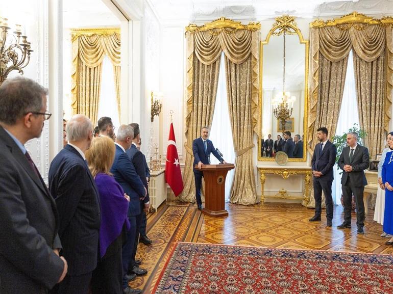 Dışişleri Bakanı Fidan, Londra’da Türk iş insanlarıyla buluştu