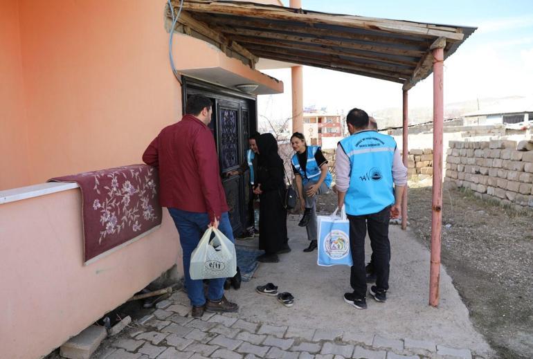 Yalnız yaşayan 75 yaşındaki kadına doğum günü sürprizi
