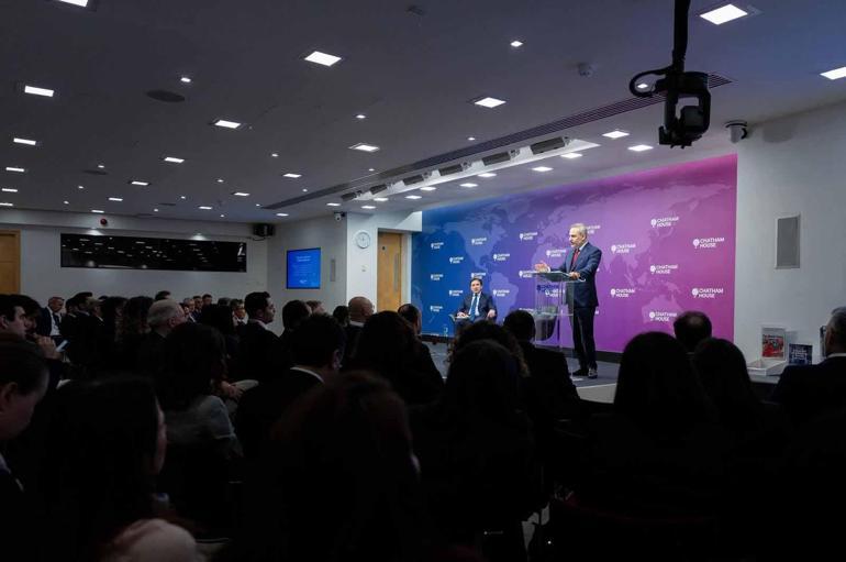 Dışişleri Bakanı Fidan, Londra’da Türk iş insanlarıyla buluştu