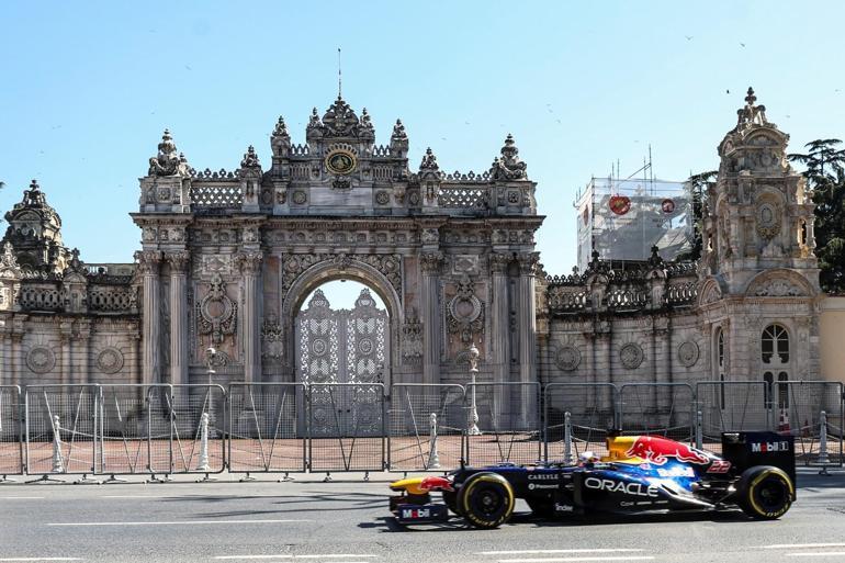 Formula 1 aracı İstanbul sokaklarında