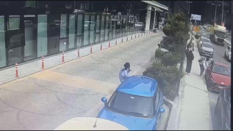 Kağıthanede barışmak için eski sevgilisini çocuğa gasbettirmek istedi; o anlar kamerada