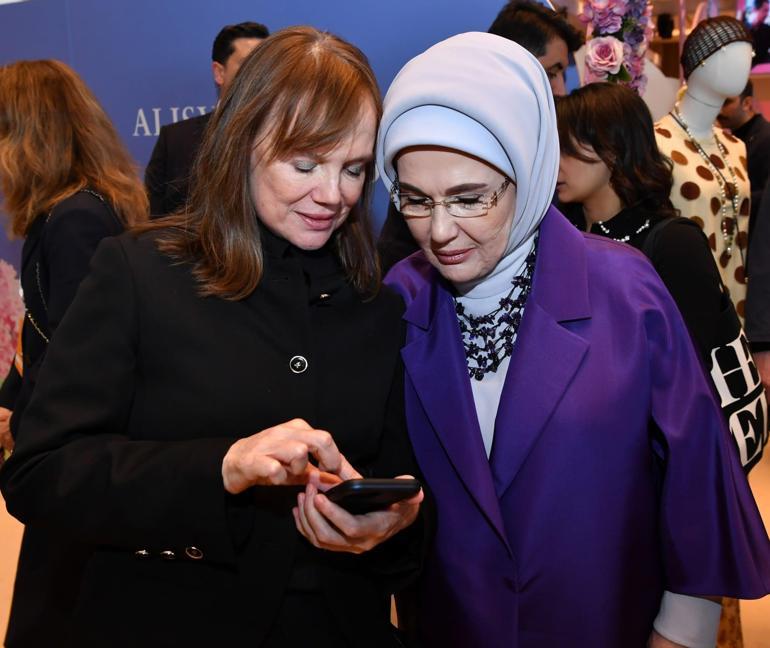 Cemre Çarşısı’nın kapıları iyiliğe açıldı