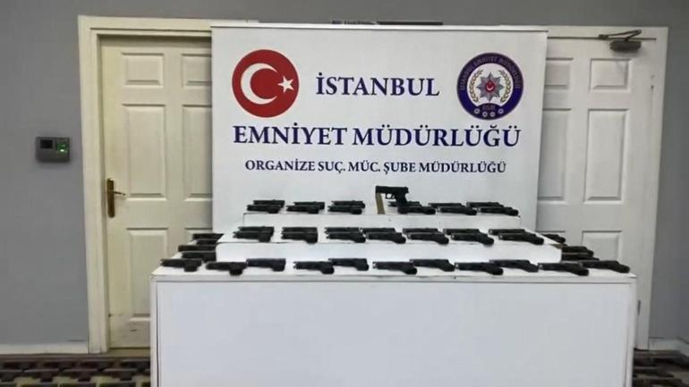 Pendikte düzenlenen operasyonda toprak altındaki depoda binlerce silah parçası bulundu