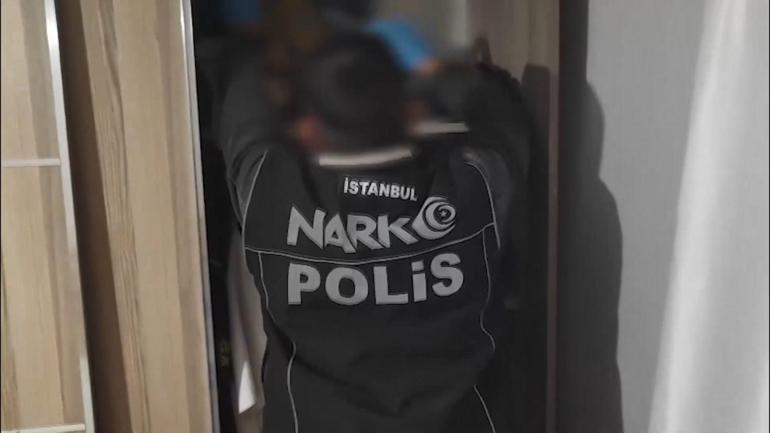 Kadıköyde eğlence mekanları ve çevresinde uyuşturucu satanlara operasyon