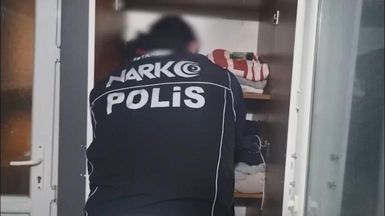Kadıköyde eğlence mekanları ve çevresinde uyuşturucu satanlara operasyon