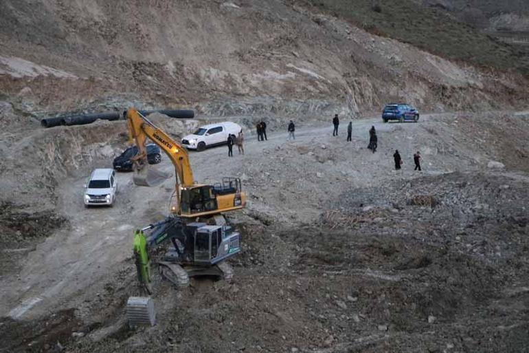 Heyelan nedeniyle 6 gündür kapalı olan Hakkari-Van kara yolu, kontrollü ulaşıma açıldı
