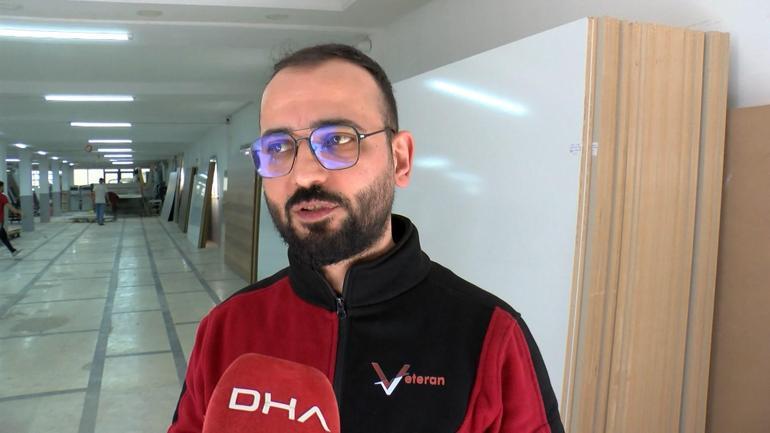 Güngören’de yanan odun parçalarıyla duvara yazı yazıp iş yerine attılar