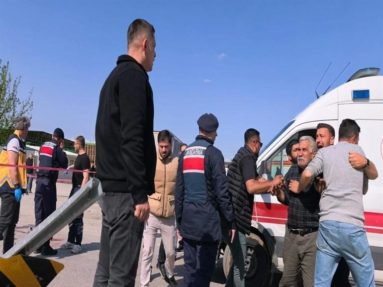 Vincin dereye uçtuğu kazada ölen sürücü toprağa verildi; eşi 4üncü çocuklarına hamileymiş