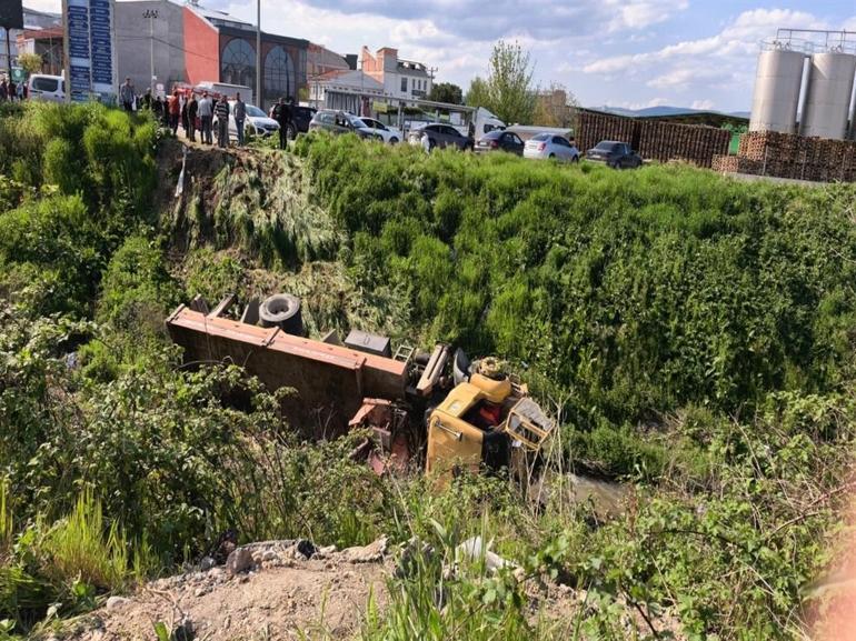 Vincin dereye uçtuğu kazada ölen sürücü toprağa verildi; eşi 4üncü çocuklarına hamileymiş