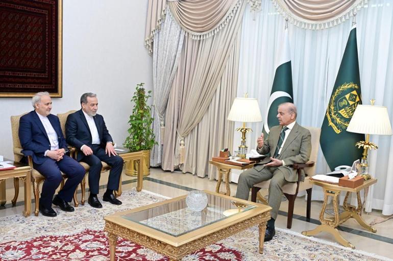 İran Dışişleri Bakanı Arakçi, Pakistan Başbakanı Şerif ile bir araya geldi