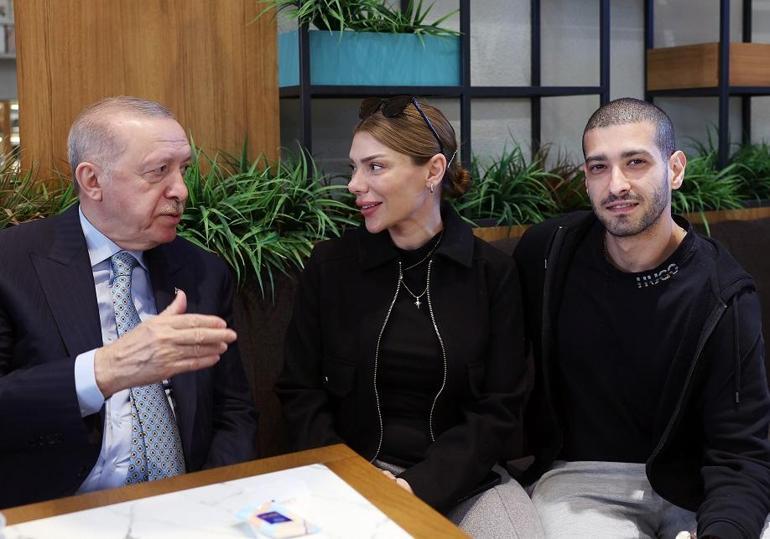 Cumhurbaşkanı Erdoğan, Beyoğlunda kafede vatandaşlarla sohbet etti