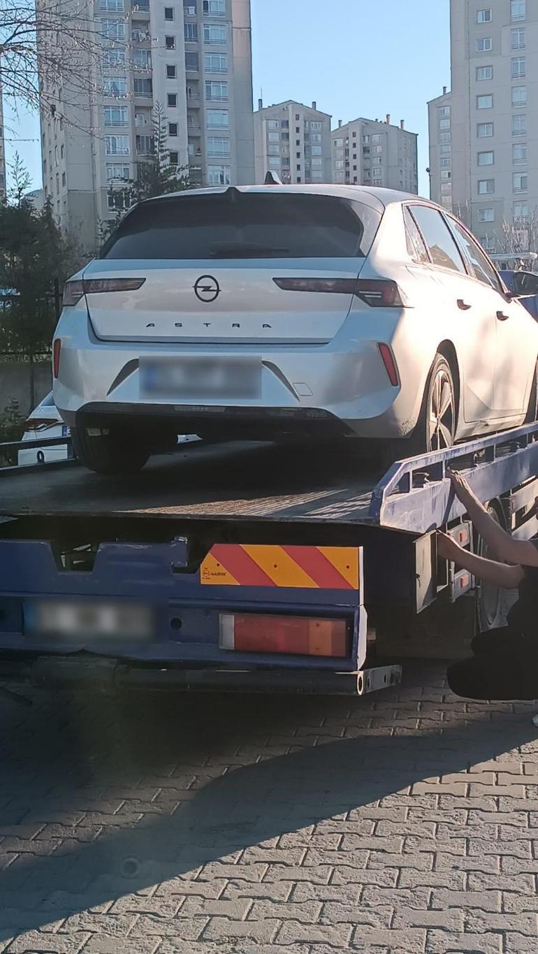 Başakşehirde polisin dur ihtarına uymadı; otomobilin lastikleri indirilerek yakalandı