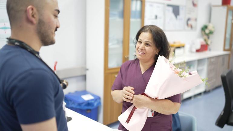 Doktordan hemşire annesine sürpriz