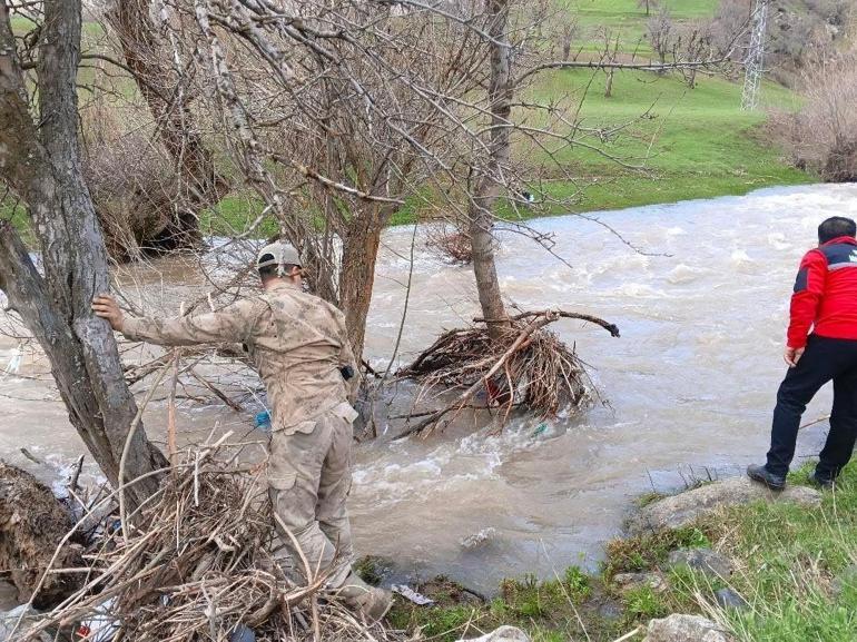 Şemdinlide dereye düşen 8 yaşındaki Osman için arama çalışması başlatıldı