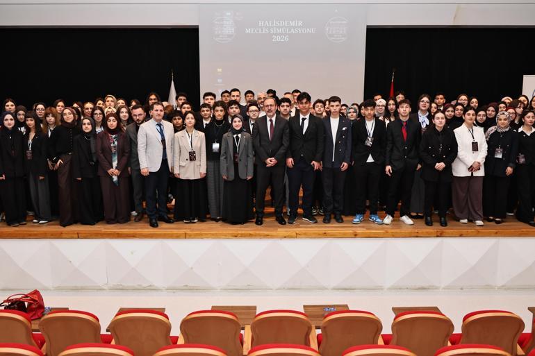 Kasapoğlu: Demokrasi; fikrin, sözün ve düşüncenin ağırlığına duyulan saygıdır