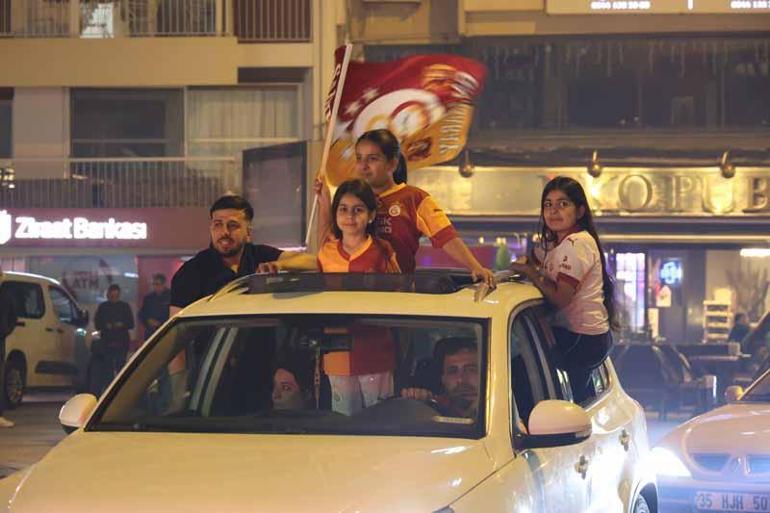 Galatasaray’ın derbi galibiyeti İzmir’de coşkuyla kutlandı