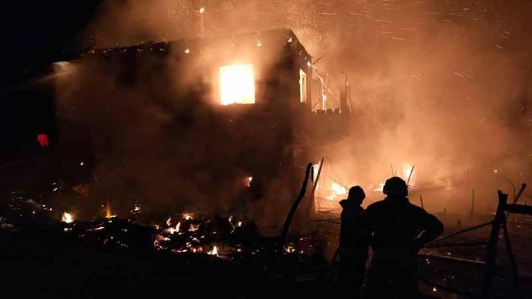 Manisa’da müstakil evde yangın: 1 kişi dumandan etkilendi