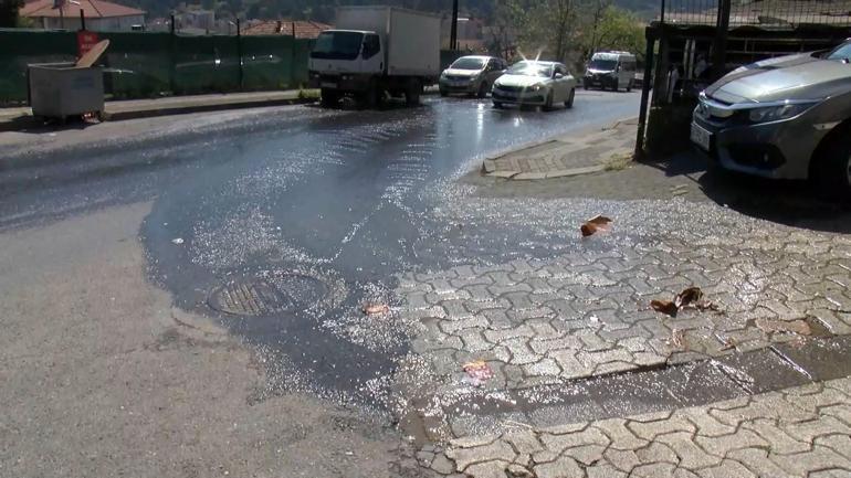 Ataşehir’de şebeke suyunu taşıyan boru patladı; 1 haftadır akıyor parası bizden çıkıyor