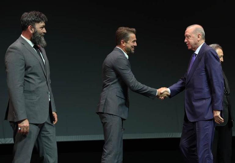 Cumhurbaşkanı Erdoğan ‘Bir Adam Yaratmak’ filminin galasına katıldı