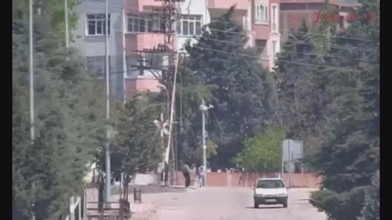 Alkollü sürücünün yaptığı kaza kamerada; 2 öğrenci son anda kurtuldu