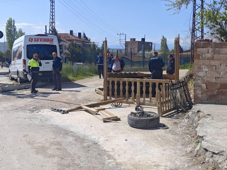Alkollü sürücünün yaptığı kaza kamerada; 2 öğrenci son anda kurtuldu