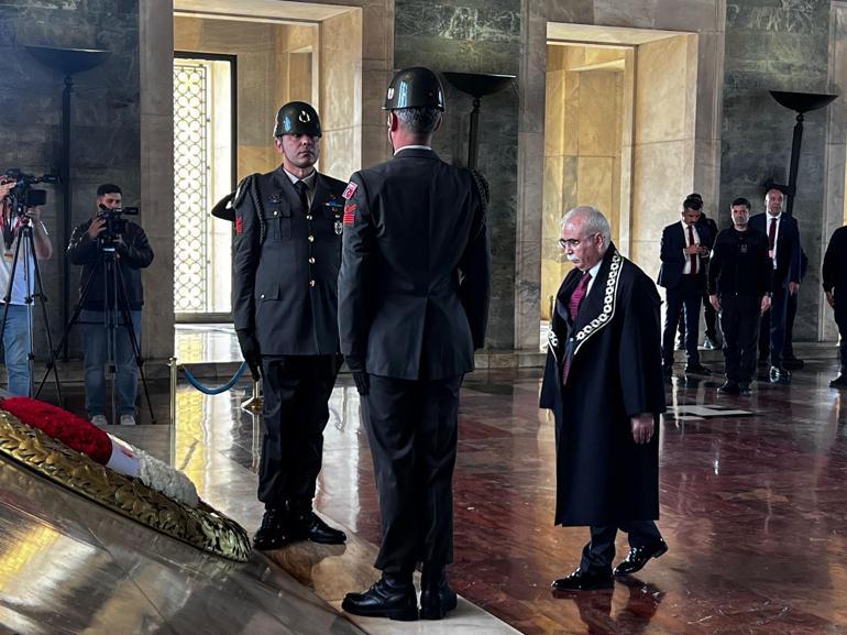 Anayasa Mahkemesi heyeti, Anıtkabiri ziyaret etti