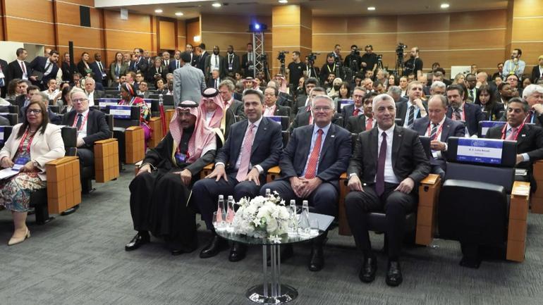 Bakan Bolat OECD Kritik Mineraller Forumunda konuştu