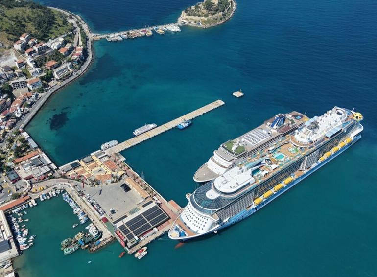 Kuşadasına kruvaziyerle 4 bin 600 turist geldi