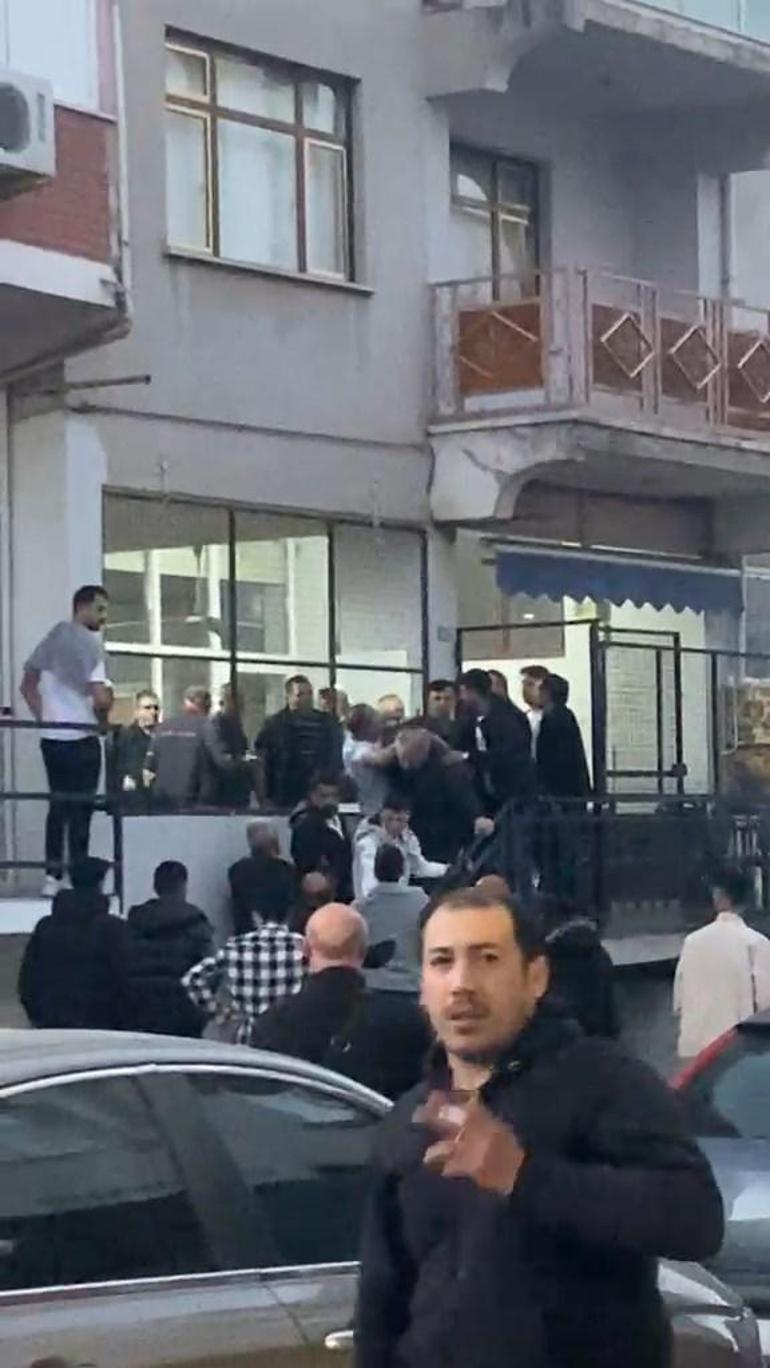 Bursada iki grup arasındaki tekme ve sopalı kavga kamerada