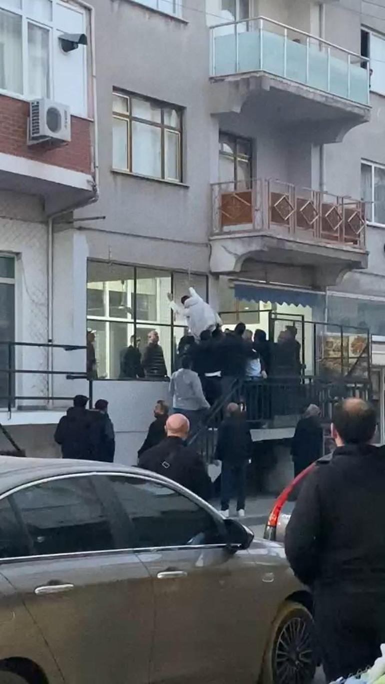 Bursada iki grup arasındaki tekme ve sopalı kavga kamerada