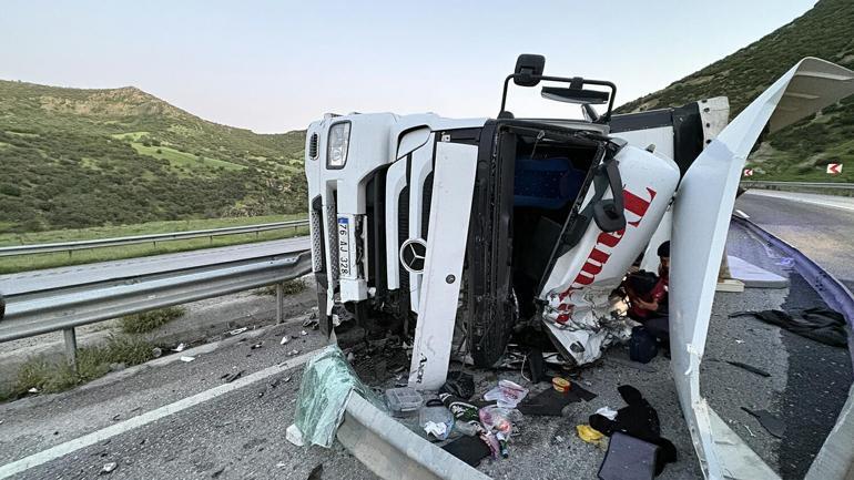 Manisa’da devrilen TIR’ın sürücüsü yaralandı; ulaşımda aksama yaşandı