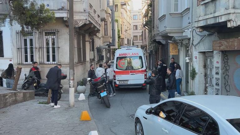 Beyoğlunda bir kişi evinde ölü bulundu