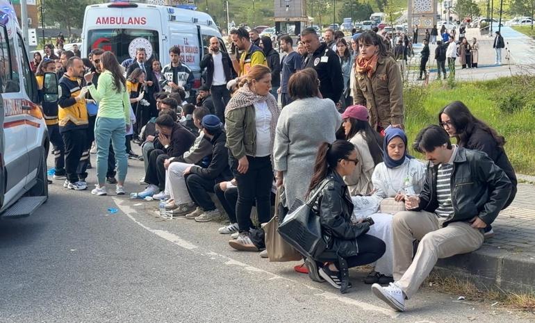 Bartın’da halk otobüsü otomobilin üzerine devrildi; yaralılar var