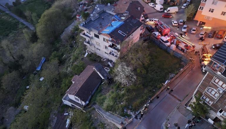 Kağıthanede evin çatısına düşen okul servisinin şoförü öldü; öğrencileri kazadan az önce indirmiş