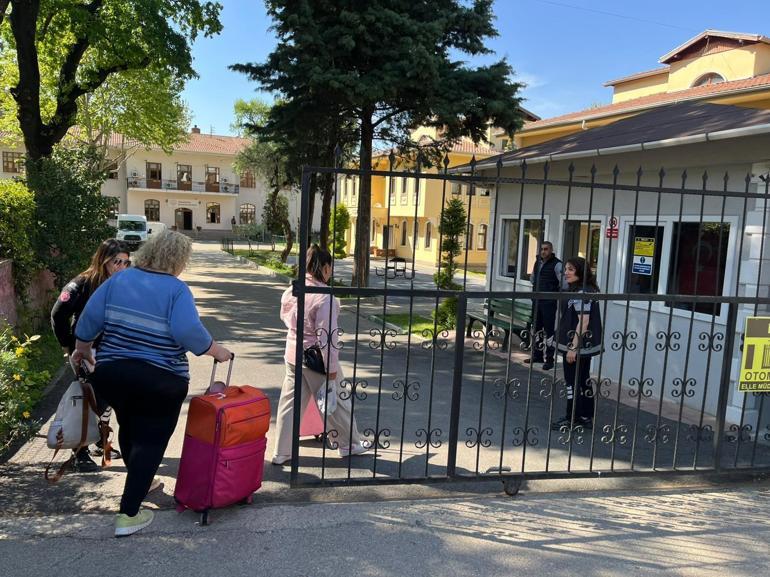 Velayeti annesine verilen Nazardan ilk kez buluştuğu kız kardeşine sıcak karşılama