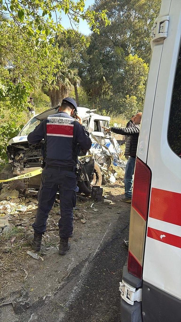 İzmirde freni boşalan TIR, 9 araca çarptı: 3 ölü, 1’i polis 4 yaralı