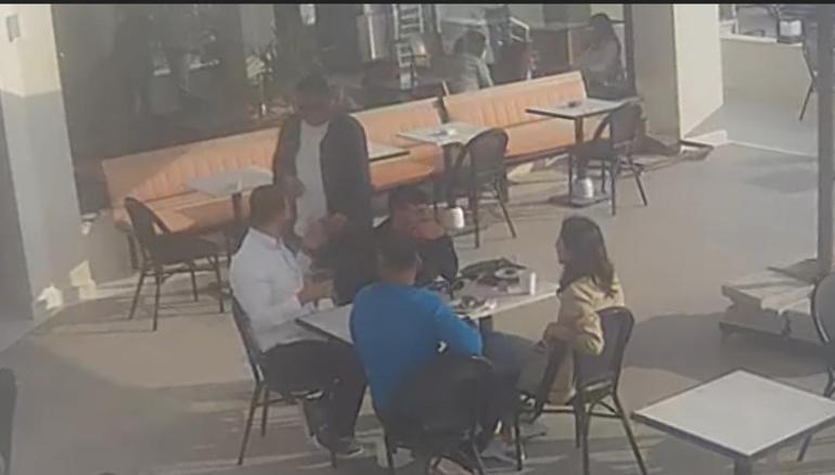 Kafe sahibi, işletmede bulduğu 7 bin lirayı sahibine teslim etti