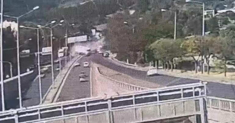 İzmirde freni boşalan TIR, 9 araca çarptı: 1’i polis 3 kişi hayatını kaybetti, 1’i polis 4 yaralı