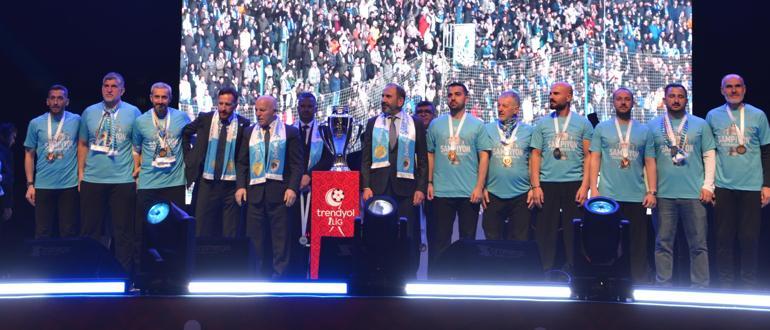 Erzurumspor FK şampiyonluğu taraftarlarıyla kutladı