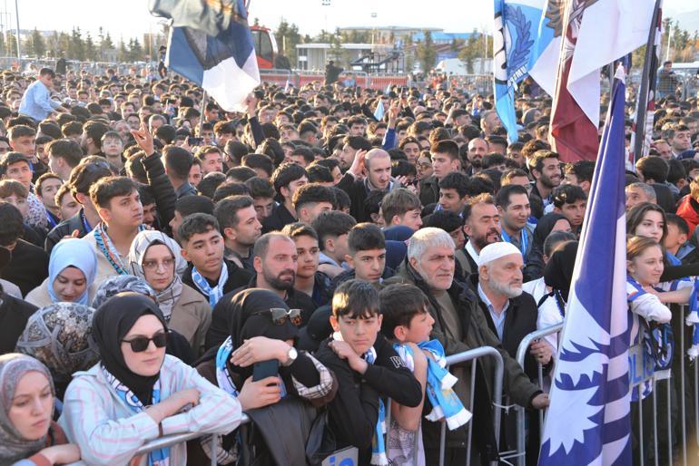 Erzurumspor FK şampiyonluğu taraftarlarıyla kutladı