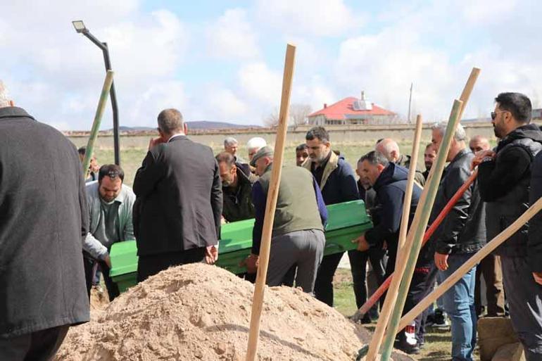 Köpek saldırısında ölen 5 yaşındaki Hamza toprağa verildi