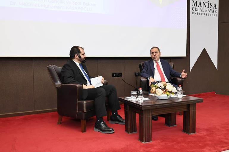 Dr. Mehmet Muharrem Kasapoğlu kamu yönetimi öğrencileriyle buluştu