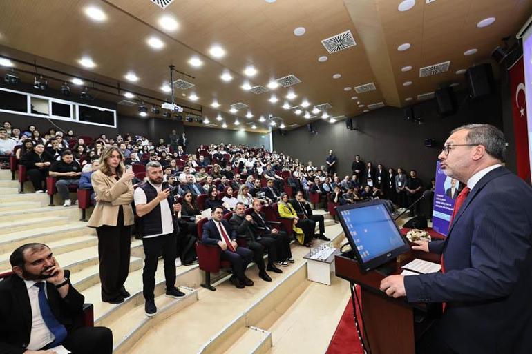 Dr. Mehmet Muharrem Kasapoğlu kamu yönetimi öğrencileriyle buluştu