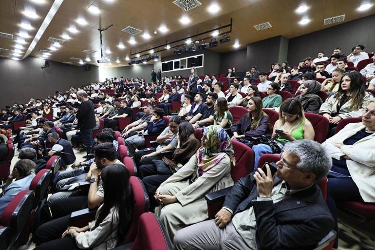 Dr. Mehmet Muharrem Kasapoğlu kamu yönetimi öğrencileriyle buluştu