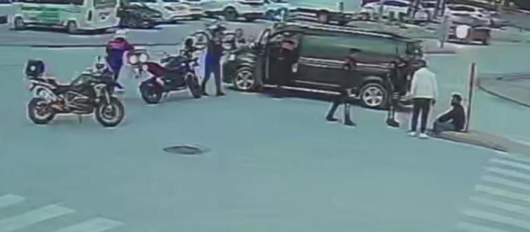 Yunus polislerinin trafikte Heimlich manevrası hayat kurtardı; müdahale anı kamerada