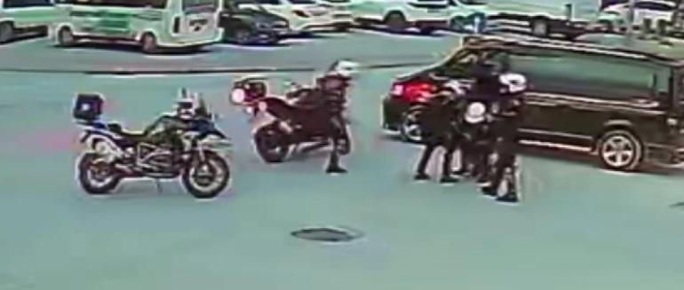 Yunus polislerinin trafikte Heimlich manevrası hayat kurtardı; müdahale anı kamerada