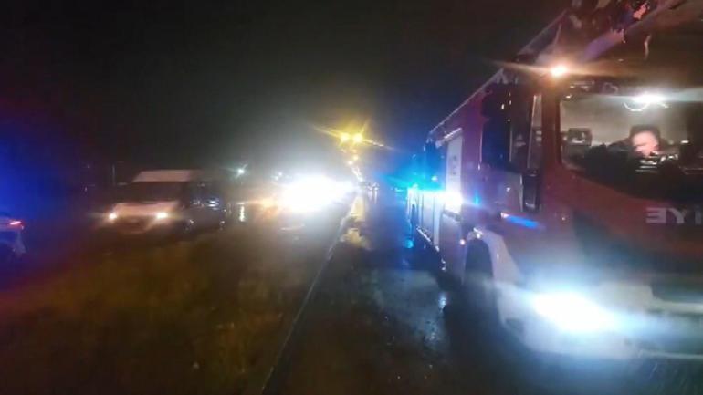 Balıkesirde yolcu otobüsü devrildi; 3 ölü, 31 yaralı