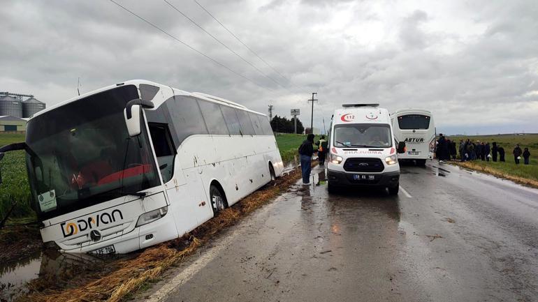 1 Mayıs kutlamalarına giden işçileri taşıyan otobüs yoldan çıktı; 1 yaralı