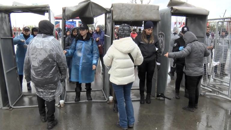 Kartal Meydanındaki 1 Mayıs kutlaması başladı